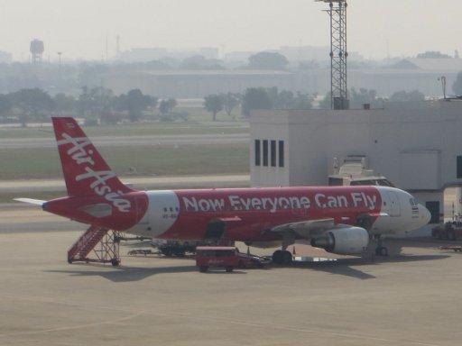 Air Asia Airbus am Gate in Bangkok, Thailand Don Mueang, DMK