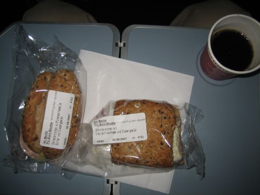 airberlin, Baguettebrötchen und Kaffee