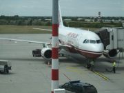 airberlin, Airbus A319 am Gate in Budapest, Ungarn