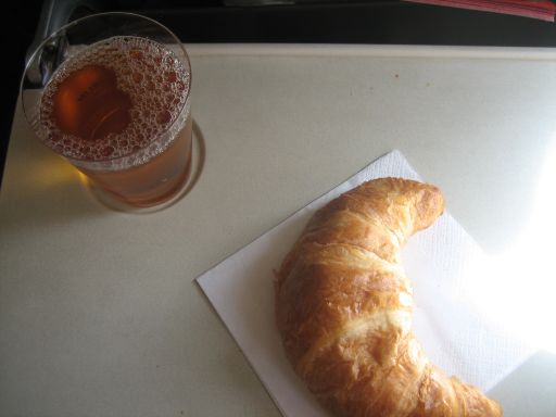 airberlin, Apfelsaft und Croissant