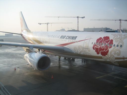 Air China Airbus A330–200 am Gate in Frankfurt, Deutschland