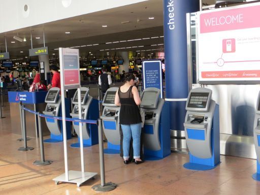 Brussels Airlines, Economy, Check In Automaten auf dem Flughafen Brüssel BRU
