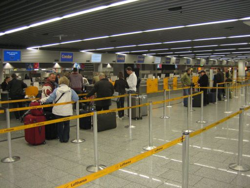 Condor Check–in im Terminal 1, Halle B Mitte, Schalter 525–510