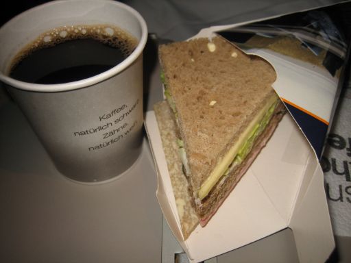 Condor Kaffee und Sandwich