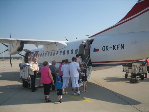 CSA Czech Airlines, ATR 42 auf einer Außenposition in Hannover, Deutschland