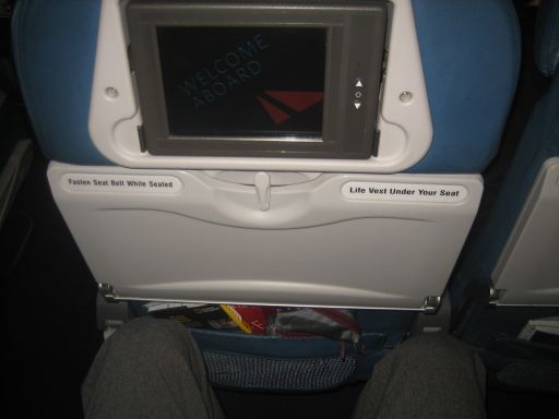 Delta Air Lines Airbus A 330–300 Economy Sitzplatz mit Monitor