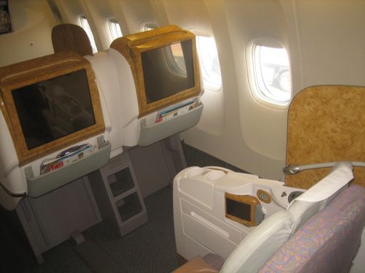 Emirates® Business Klasse in einer Boeing 777 im Jahr 2009