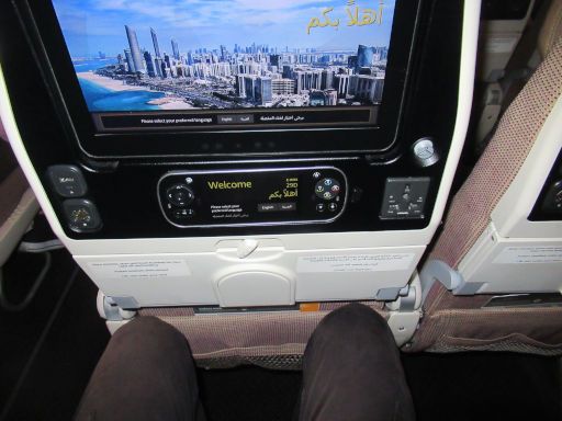 Etihad Airways, Boeing 787-9 Economy Klasse, Sitzplatzabstand und Unterhaltungssystem