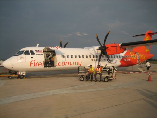 firefly, ATR 72–500 auf einer Außenposition in Penang, Malaysia