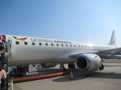 German Airways, Embraer E190-100LR Einstieg über die Treppe