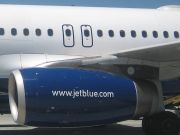 jetBlue Airways, Airbus A 320 auf einer Außenposition in Long Beach, Kalifornien, USA