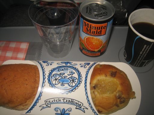 KLM Economy Snack mit Kaffee und Orangensaft