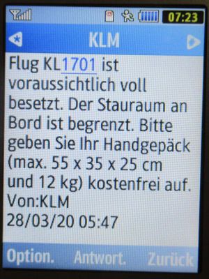 KLM, SMS mit Gepäckinformationen auf einem Samsung GT–C3590 Mobiltelefon