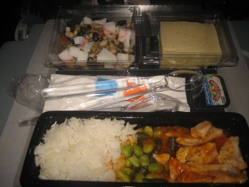 KLM Economy Abendessen mit Hühnchen und Reis