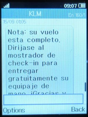 KLM Royal Dutch Airlines, SMS mit Hinweis voll besetzter Flug kostenlose Handgepäckaufgabe im September 2025 auf einem Alcatel 2051X Mobiltelefon