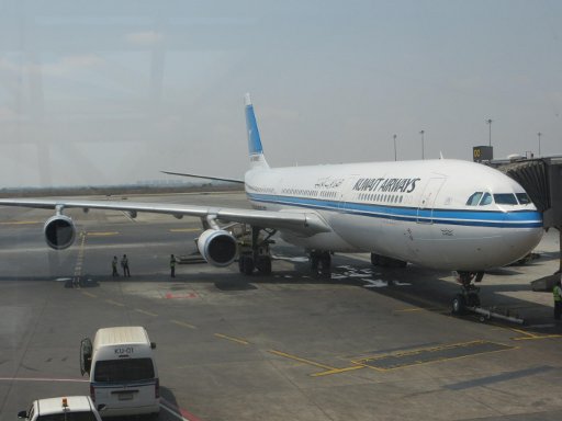 Kuwait Airways, Airbus A340–300 auf dem Flughafen Bangkok BKK