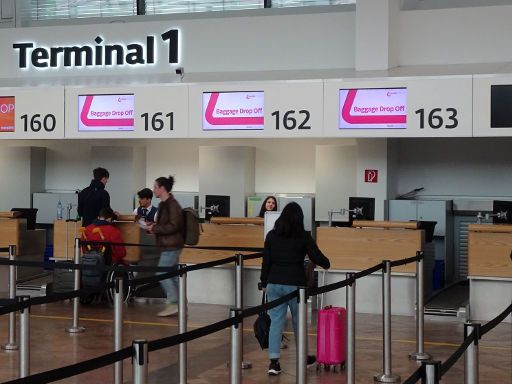 Laudamotion, Flughafen Wien Terminal 1, Gepäckaufgabe