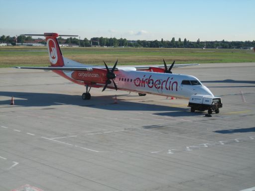 LGW, Luftfahrtgesellschaft Walter, im Auftrag von airberlin, Bombardier Q400, Außenposition Tegel TXL