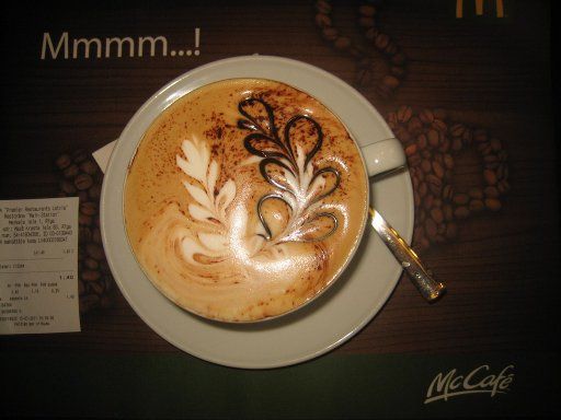 Cappuccino tall bei bei McCafé im McDonald’s