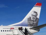 Norwegian Air Shuttle, Boeing 737–800 auf einer Außenposition auf dem Flughafen Birmingham BHX