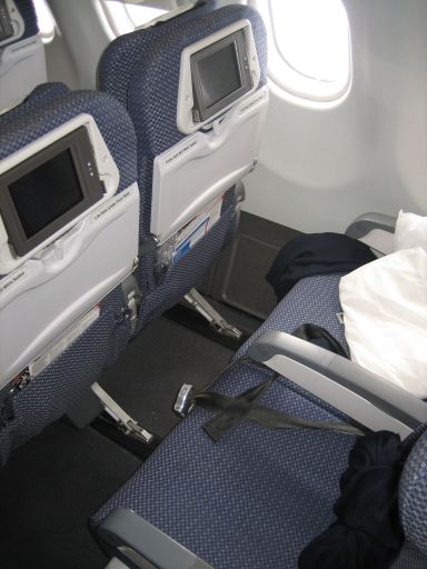 Northwest Airlines, Airbus A330–300 Economy Klasse, normale Sitzplatzreihe