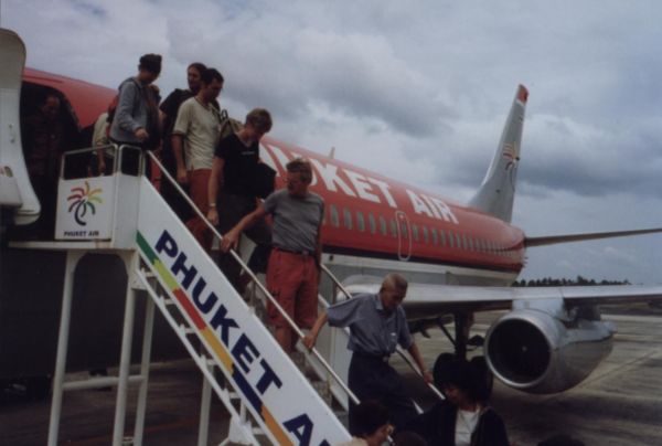 Phuket Airlines Boeing 737, auf einer Außenposition in Phuket HKT