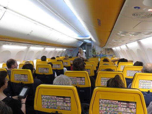 Ryanair Boeing 737–800 mit Boeing Sky Interior