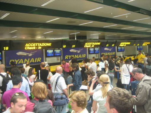 Ryanair Check In / Gepäckaufgabe in Bergamo