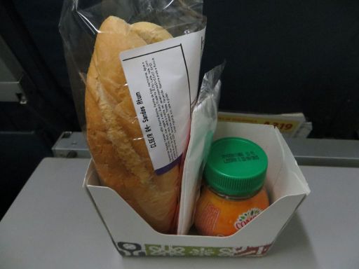 TAP Portugal, Baguette mit Salat, Schinken und Mangosaft