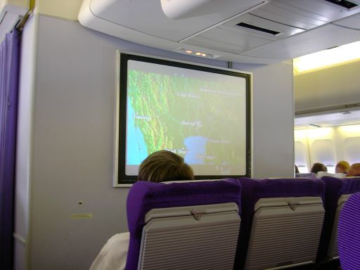 Thai Airways Boeing 747 Economy Kabine Bildschirm