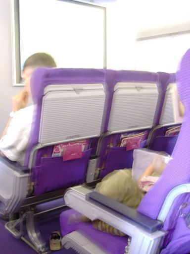 Thai Airways Boeing 747 Economy Kabine Sitzabstand