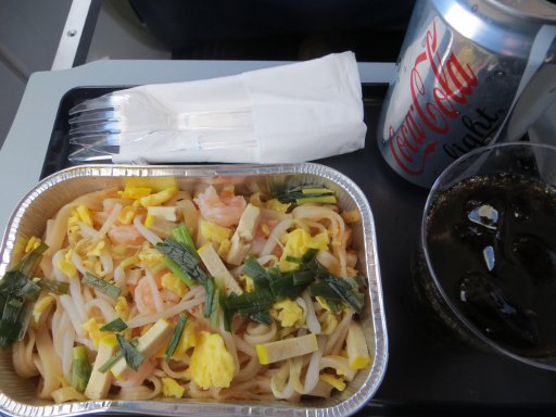 Thai Lion Air, Promotion Phad Thai mit Garnelen und Coke Light für 110,– THB