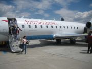 Austrian arrows operated by Tyrolean Canadair CRJ auf dem Flughafen Wien VIE Österreich