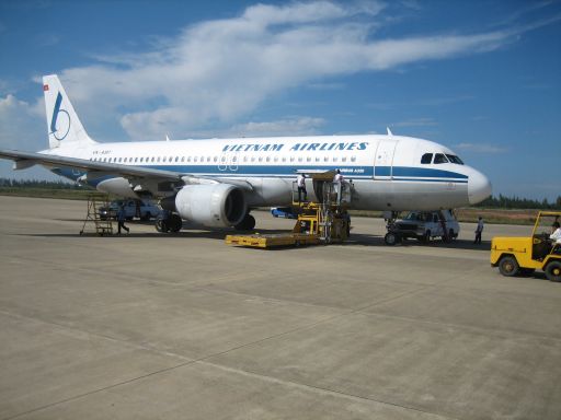 Vietnam Airlines Airbus A320 auf einer Außenposition in Hue