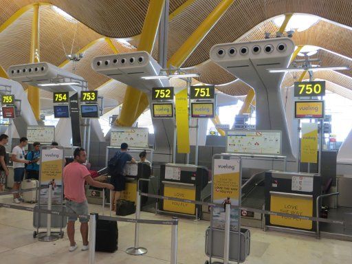 vueling, Check In Schalter, Madrid MAD Terminal 4