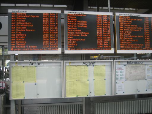 Berlin Linien Bus, Deutschland, ZOB, Zentraler Omnibus Bahnhof Berlin Ankunft und Abfahrt Anzeige