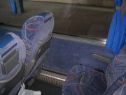 Berlin Linien Bus, Deutschland, Sitze mit Stoffbezügen, Klapptisch und Fußstütze