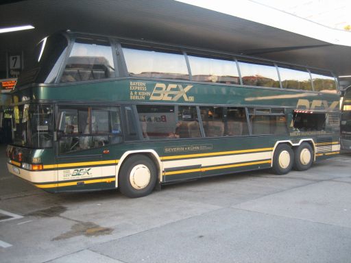 Berlin Linien Bus, Deutschland, Bayern Express Bus Neoplan N 1122 L Skyliner an der Haltestelle 7