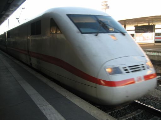 Deutsche Bahn ICE bei der Einfahrt in dem Hauptbahnhof Hannover