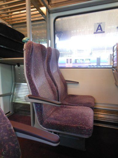 First TransPennine Express, Großbritannien, Gepäckablage hinter den Sitzen am Ausgang