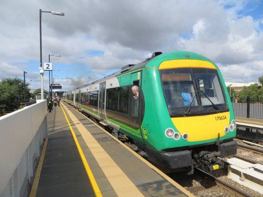 London Midland, Großbritannien, Zug im Bahnhof Cosford