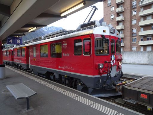 Rhätische Bahn, Bernina Express, Tirano, Italien - Sankt Moritz, Schweiz, Elektrolokomotive im Bahnhof Tirano