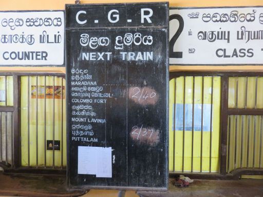 Sri Lanka Railways, Anzeigetafel auf dem Bahnhof Chilaw