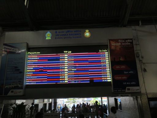 Sri Lanka Railways, Elektronische Anzeigetafel auf dem Bahnhof Colombo Fort