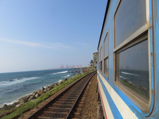 Sri Lanka Railways, Fahrt entlang der Küste südlich von Colombo