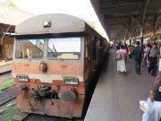 Sri Lanka Railways, Zug im Hauptbahnhof Station Colombo Fort