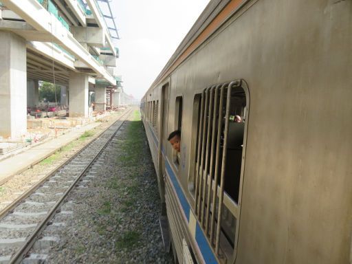 State Railway of Thailand, Blick aus dem Wagen während der Fahrt