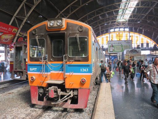 State Railway of Thailand, Zug Nummer 304 im Hauptbahnhof Hua Lamphong