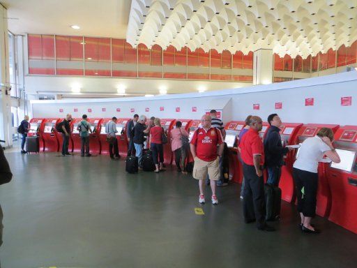 Virgin trains, Großbritannien, Fahrscheinautomaten Virgin trains in der Euston Station London