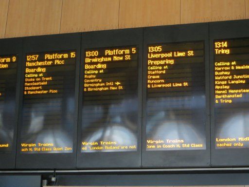 Virgin trains, Großbritannien, Anzeigetafel in der Euston Station London
